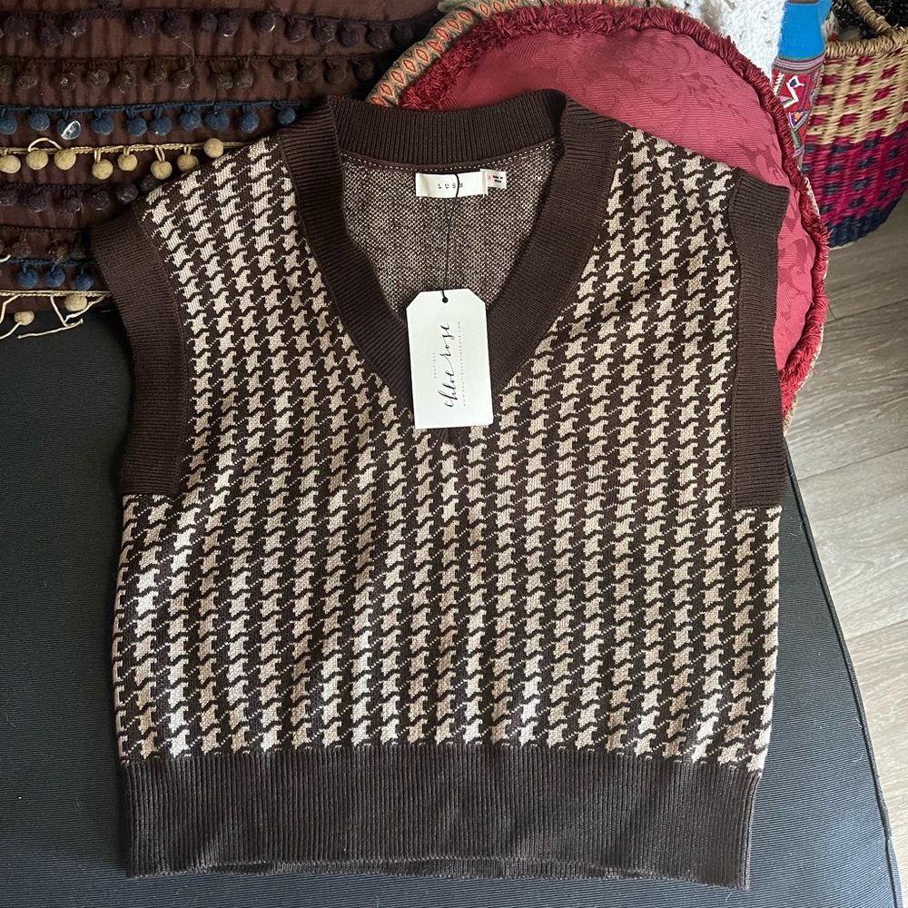 Brand New Argyle Plaid Print Knitted Vest